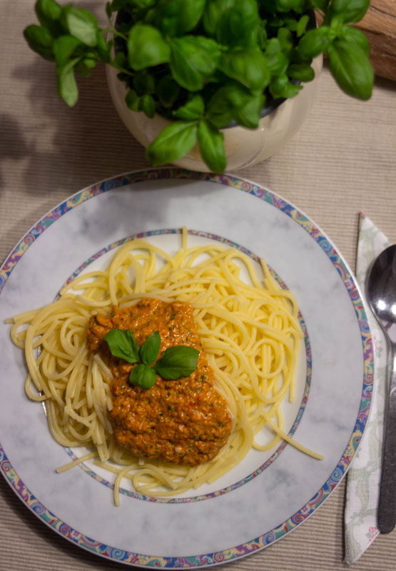 Spaghetti mit Paprikapesto