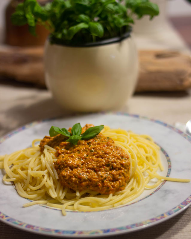 Spaghetti mit Paprikapesto