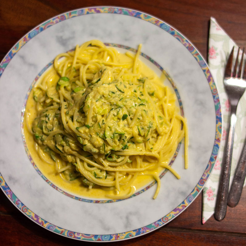Spaghetti mit Zucchini-Sahnesauce