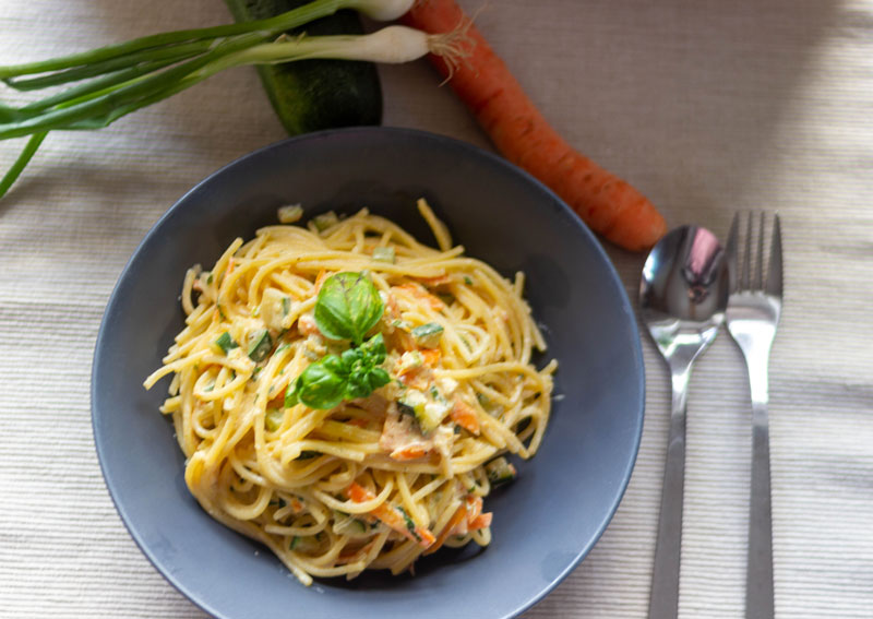 Spaghetti mit Möhren-Zucchini-Rahmsauce